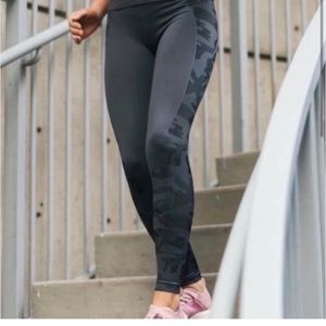 Zyia gray camo seamless hi rise leggings